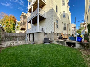 14 Belknap St, Unit 3 in Somerville, MA - Building Photo - Building Photo