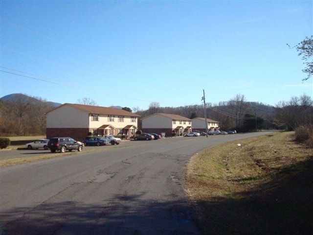 Old Federal Townhomes in Chatsworth, GA - Foto de edificio - Building Photo