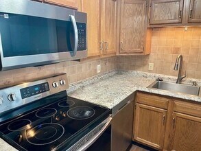 616 Boston Post Rd E in Marlborough, MA - Building Photo - Building Photo