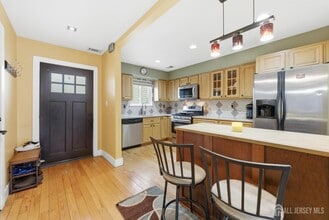 10 Coventry Ct in Matawan, NJ - Building Photo - Building Photo