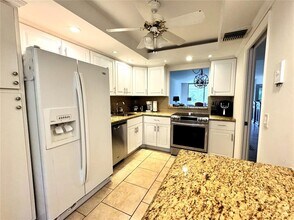901 W Cypress Ln, Unit 201 in Pompano Beach, FL - Foto de edificio - Building Photo