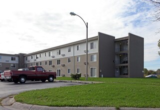 Arbors Of Southtowne Square in Fort Wayne, IN - Building Photo - Building Photo