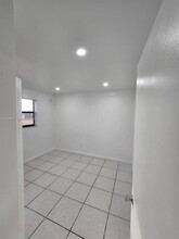 2727 NW 17th Terrace in Miami, FL - Building Photo - Building Photo