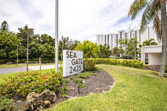 Sea Gate Club in Longboat Key, FL - Building Photo - Building Photo