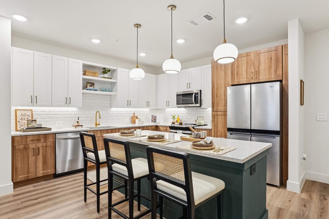 Peregrine in Irving, TX - Building Photo