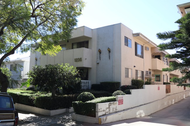 1235 N Hayworth Ave in West Hollywood, CA - Building Photo - Building Photo