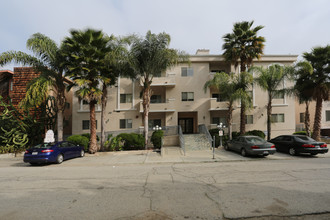 10849 Fruitland Dr in Studio City, CA - Foto de edificio - Building Photo