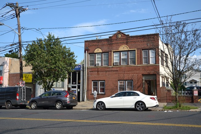 436 Broad Ave in Palisades Park, NJ - Foto de edificio - Building Photo