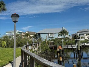 5567 Sea Forest Dr, Unit 319 in New Port Richey, FL - Building Photo - Building Photo