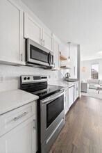 1900 12th Ave S, Unit 322 in Nashville, TN - Foto de edificio - Building Photo