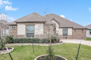 220 Watson St in Red Oak, TX - Building Photo
