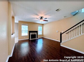 8603 Tioga Pass in Helotes, TX - Foto de edificio - Building Photo