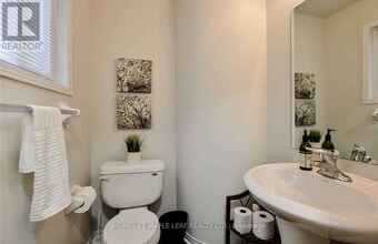 17 Hollingsworth Cir in Brampton, ON - Building Photo - Building Photo