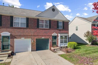 227 Tucker St in Pontiac, MI - Building Photo - Building Photo