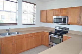 820 Millbrae Ct-Unit -7 in West Palm Beach, FL - Building Photo - Building Photo