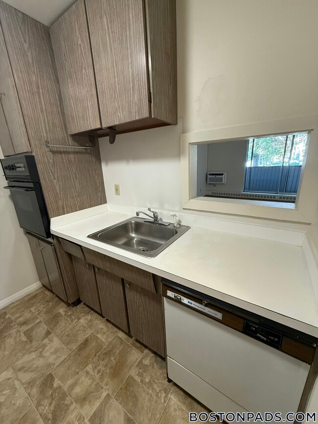 1455 Commonwealth Ave in Boston, MA - Building Photo - Building Photo