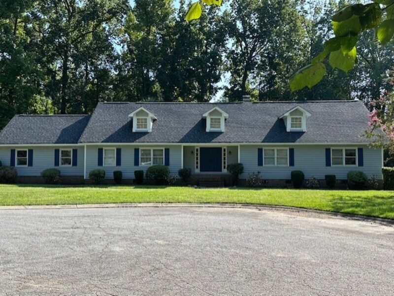 2313 Bob White Ln in West Columbia, SC - Foto de edificio