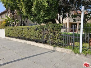 1855 S Victoria Ave in Los Angeles, CA - Building Photo - Building Photo