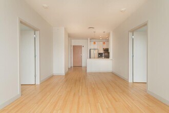 303 D St, Unit 158 in Boston, MA - Foto de edificio - Building Photo