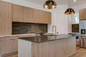 400 N Denver St in Dallas, TX - Building Photo - Building Photo