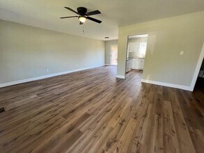15087 E Hwy 264 in Lowell, AR - Building Photo - Building Photo