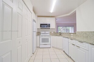 3453 NW 44th St in Lauderdale Lakes, FL - Building Photo