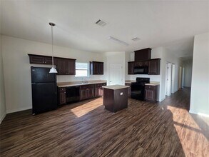 6218 White Oak Dr in Hitchcock, TX - Building Photo - Building Photo