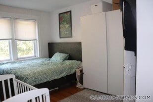 1 Gray St in Cambridge, MA - Building Photo