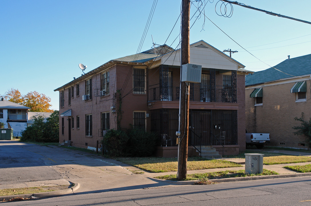 1804 N Washington Ave in Dallas, TX - Foto de edificio