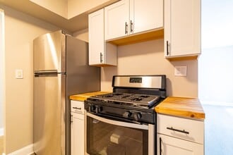 Shady Cove Apartments in Lakewood, OH - Building Photo - Interior Photo