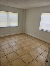 1821 NE 168th St in North Miami Beach, FL - Building Photo - Building Photo