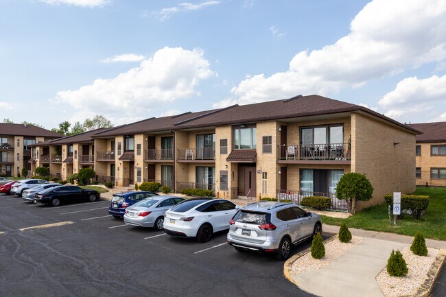 Doral Condo Clubhouse in Philadelphia, PA - Foto de edificio - Building Photo