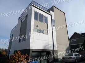 1721 27th Ave in Seattle, WA - Building Photo