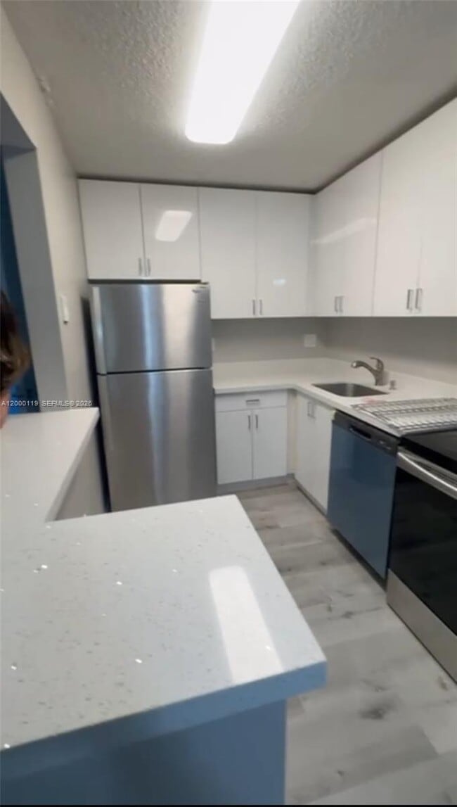 7100 NW 179th St in Hialeah, FL - Building Photo - Building Photo