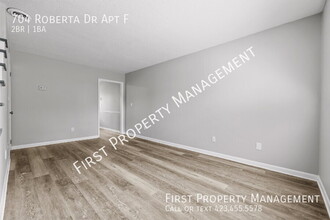 704 Roberta Dr in Rossville, GA - Foto de edificio - Building Photo