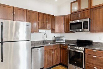 64 W Cedar St in Boston, MA - Building Photo - Building Photo