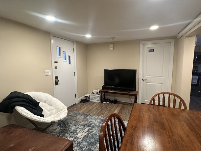 395 Washington St, Unit B in Somerville, MA - Building Photo - Building Photo