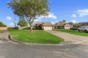 14631 Englebrook Dr in Houston, TX - Building Photo