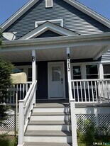 212 Maple Hill Ave in Newington, CT - Building Photo