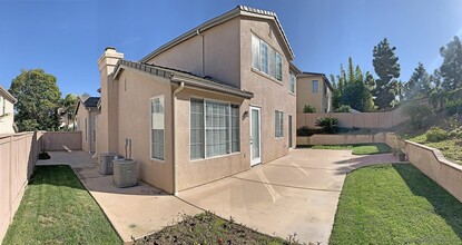 6481 Goldenbush Dr in Carlsbad, CA - Foto de edificio - Building Photo