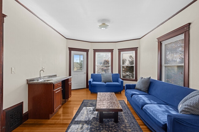 56 Hobson St, Unit 2 in Boston, MA - Building Photo - Building Photo