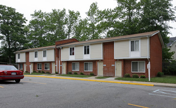 Ebbetts Plaza in Virginia Beach, VA - Building Photo - Building Photo