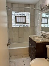 7204 N Ashland Blvd in Chicago, IL - Building Photo - Building Photo