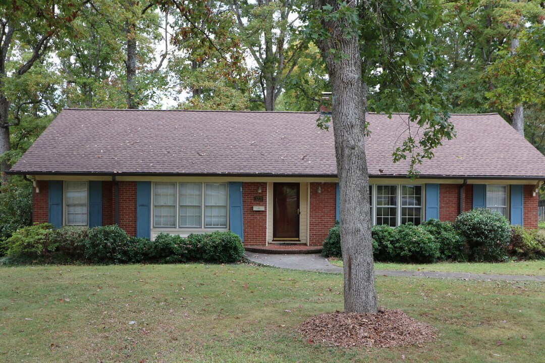 3221 Polo Rd in Winston-Salem, NC - Building Photo