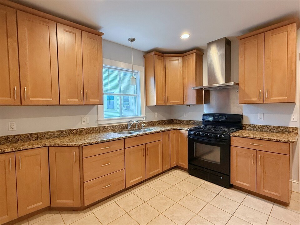 39 Woodward Ave in Quincy, MA - Building Photo
