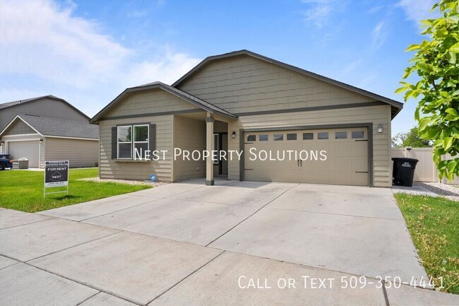 558 S Lakeland Dr in Moses Lake, WA - Building Photo - Building Photo