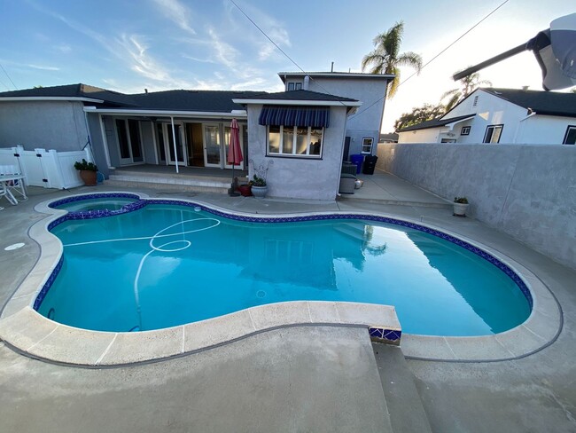 4917 Rockford Dr