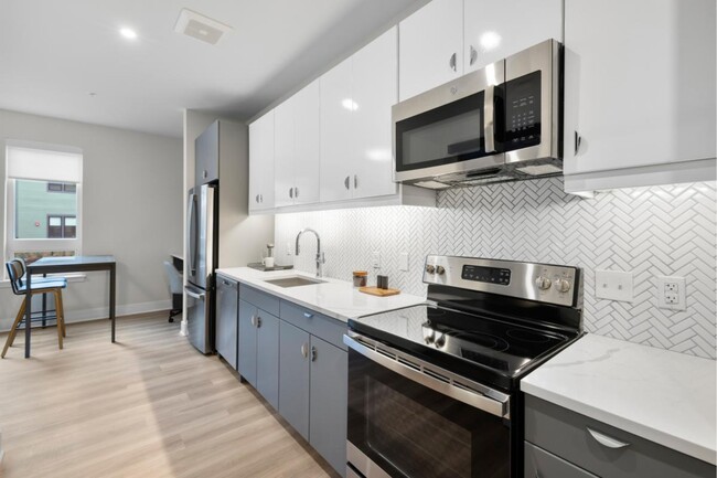 The District at 15Fifteen in Parsippany, NJ - Foto de edificio - Building Photo