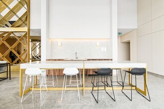 1235 De Bleury Rue in Montréal, QC - Building Photo - Building Photo