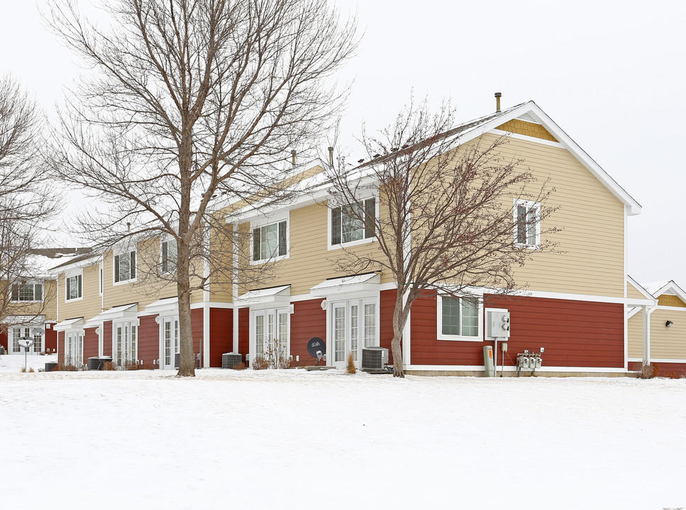 Andrew's Pointe Townhomes in Burnsville, MN - Building Photo